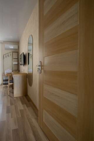 Отель Ornament Boutique Hotel Тбилиси Двухместный номер с 1 кроватью и балконом-2