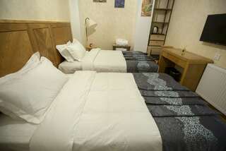 Отель Ornament Boutique Hotel Тбилиси Бюджетный двухместный номер с 1 кроватью или 2 отдельными кроватями-3