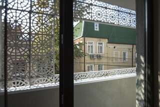 Отель Ornament Boutique Hotel Тбилиси Двухместный номер с 1 кроватью и балконом-7