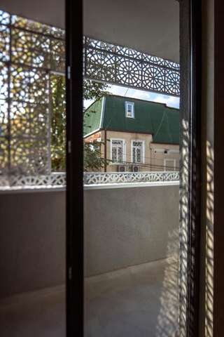 Отель Ornament Boutique Hotel Тбилиси Двухместный номер с 1 кроватью и балконом-13